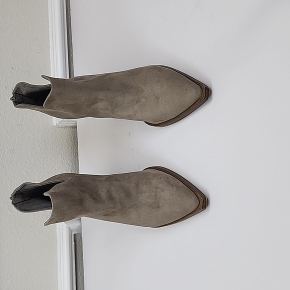 Vince Camuto VC-Gigietta women Tan leather suede pointed toe ankle bootie 7.5 - Picture 4 of 13